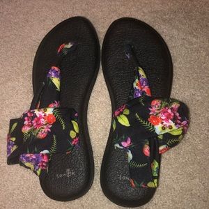 Sanuk yoga mat shoes